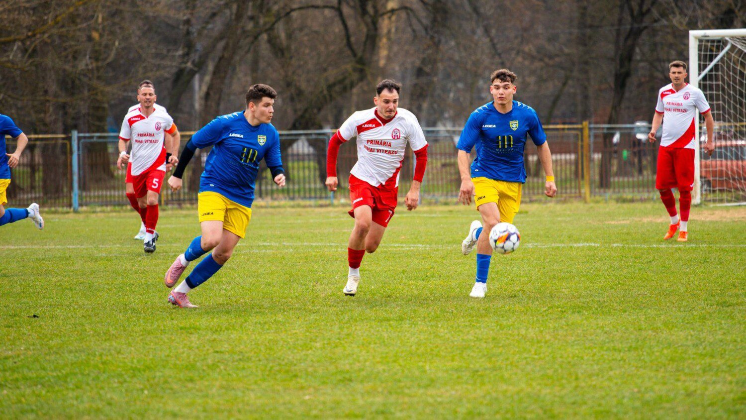 Szamosújvári Atletic Olimpia – Tordaszentmihályi Arieșul megyei derbi mérkőzés a sétatéri pályán