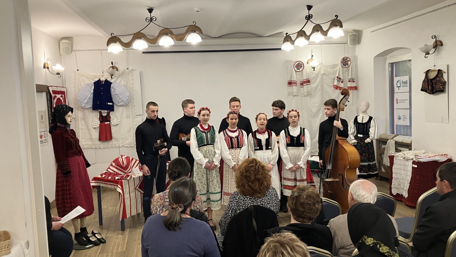 térségi népművészeti kiállítás Szamosújvár Téka Alapítvány mezőségi kézművesek